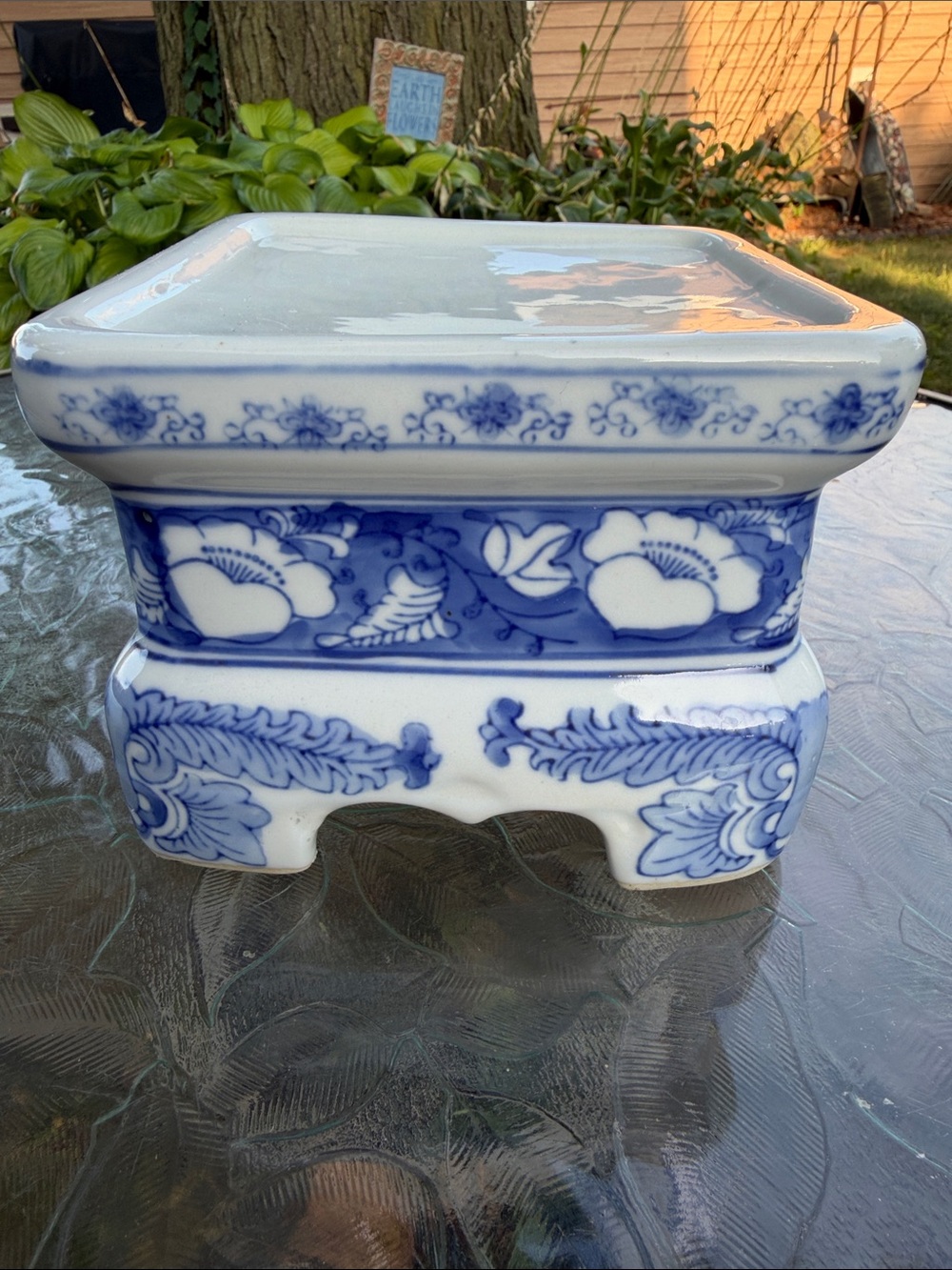Chinoiserie stand